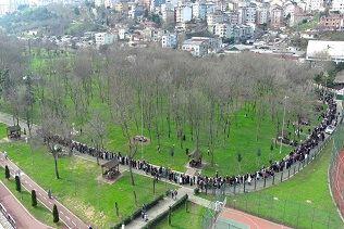 KÂĞITHANE’DE GELENEKSEL BALIK EKMEK FESTİVALİNE YOĞUN İLGİ